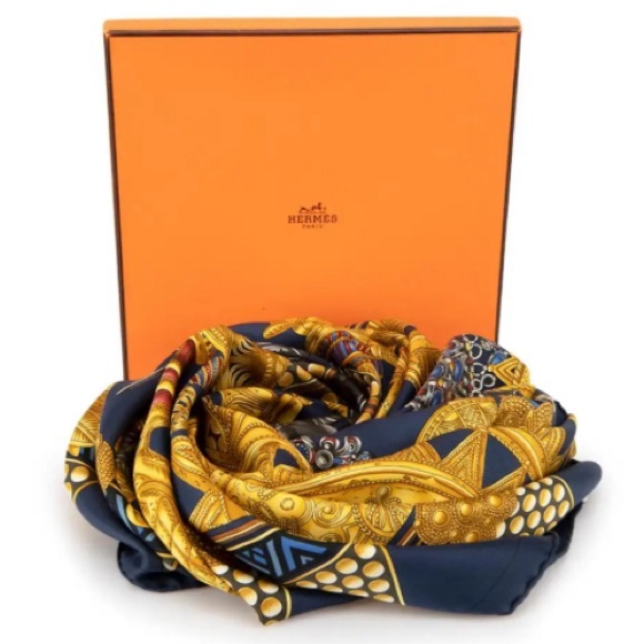 Hermès Scarf “L'or des Chefs” Navy & Gold 100% Silk Scarf ~ RARE! ~ Includes Box - Picture 3 of 16